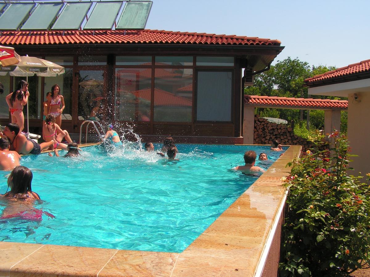 Hotel Black Stork Nisovo Esterno foto
