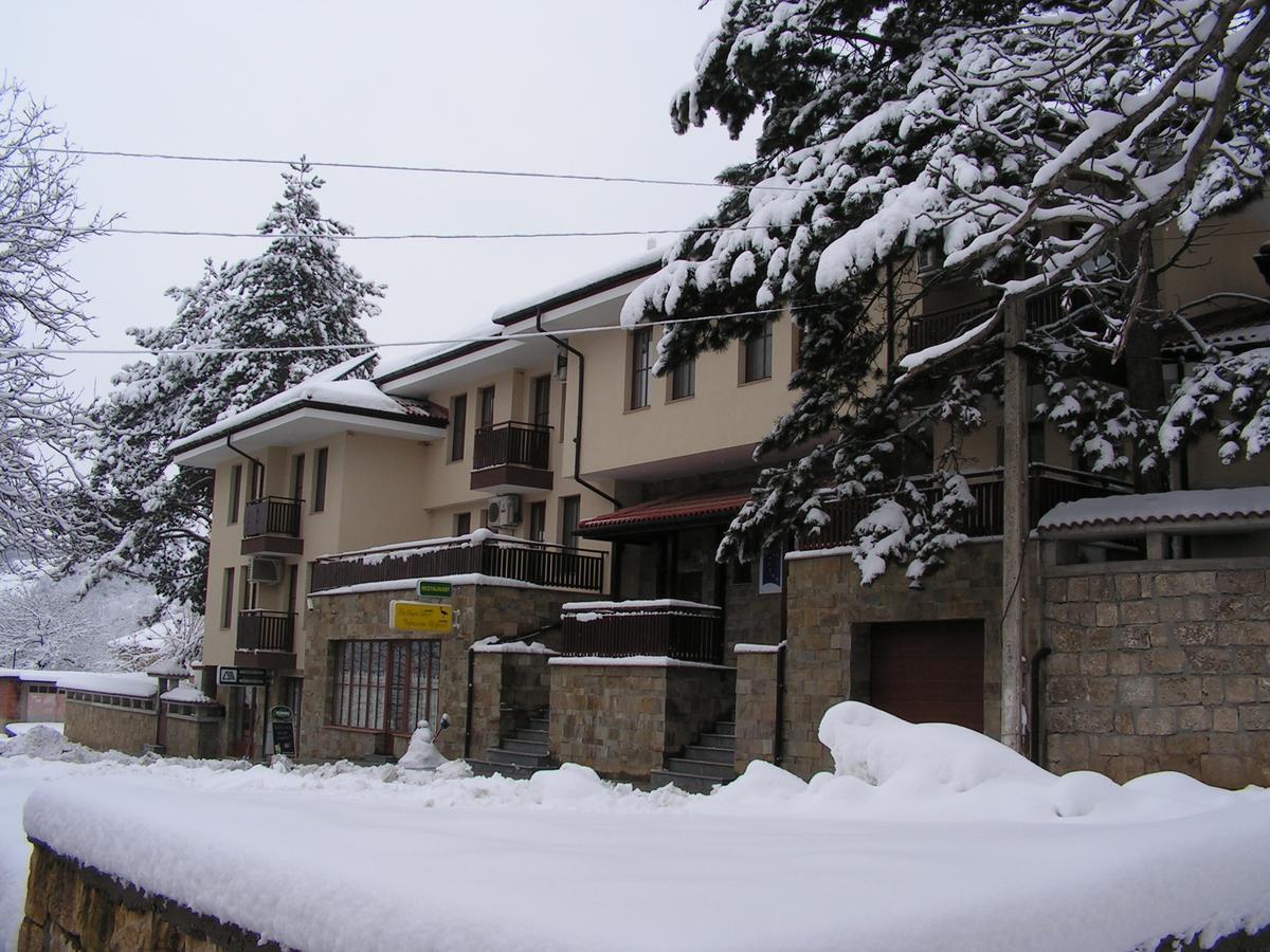 Hotel Black Stork Nisovo Esterno foto