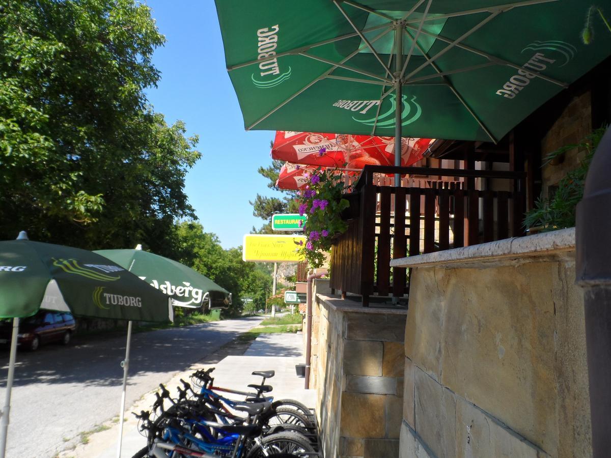 Hotel Black Stork Nisovo Esterno foto